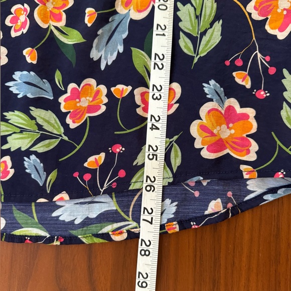 NWOT Gorgeous Floral Blouse - Picture 7 of 13